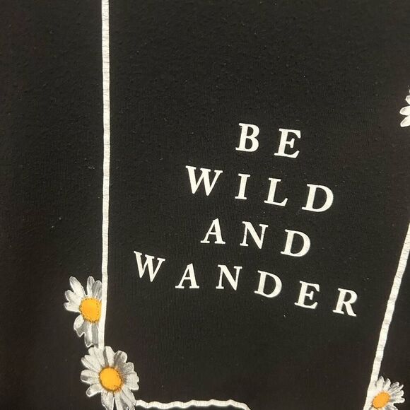 Divided tshirt short sleeve size medium - Picture 2 of 6